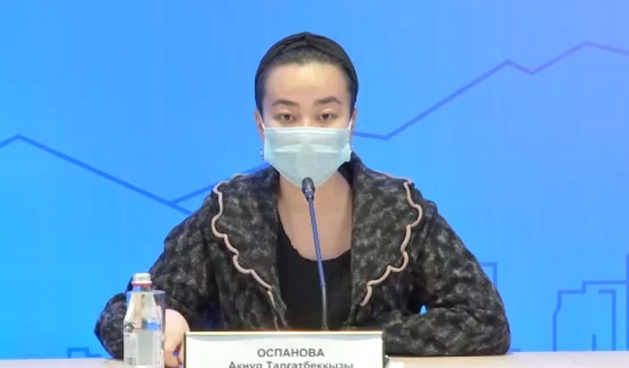 «Qiyndyqqa tap bolǵandar kómektesemiz». Almatyda zańgerler tegin qyzmet kórsetýge kóshti