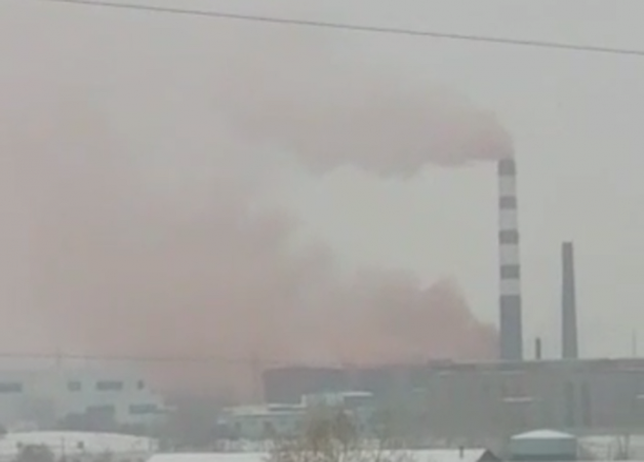 ShQO ekologtary zaýyttan shyqqan qyzǵylt tútinniń sebebin aitty