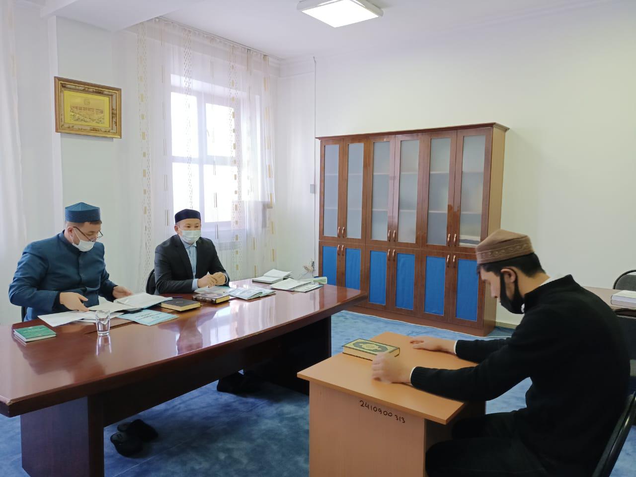 Shyǵysta din qyzmetkerleriniń oi-óresi men bilim deńgeiine basa nazar aýdarylady