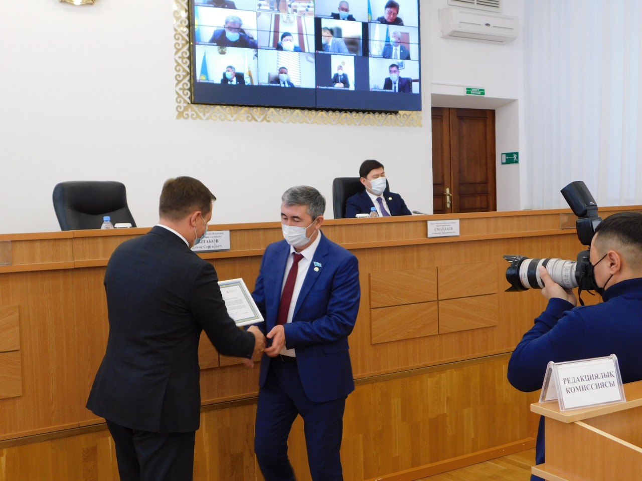"Qajyrly eńbek – tabys kilti" baiqaýynda top jarǵan shyǵysqazaqstandyqtar marapattaldy