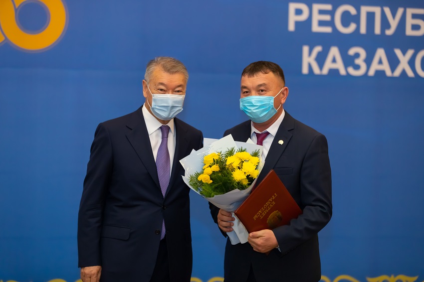 V Vostochnom Kazahstane vrýchili gosýdarstvennye nagrady ko Dniý Nezavisimosti RK