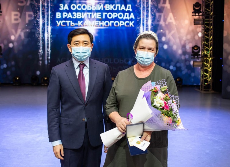 V Ýst-Kamenogorske nakanýne Dnia Nezavisimosti RK torjestvenno otkryli sotsialnye obekty i nagradili gorojan
