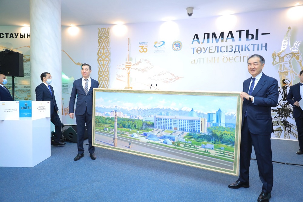 Сағынтаев Елордада «Алматы – Тәуелсіздіктің алтын бесігі» көрмесін ашты