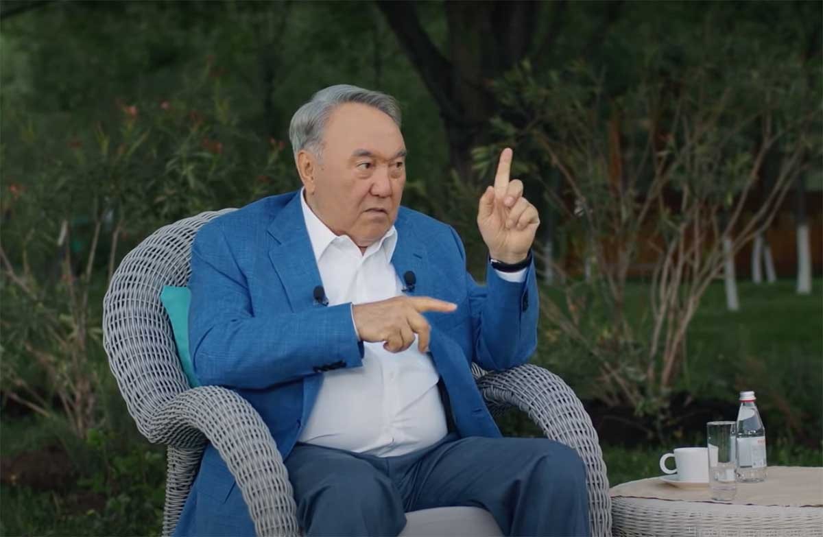 "Pýtinge qońyraý shaldym, ol eseńgirep qaldy". Nazarbaev otstavkasy týraly aitty