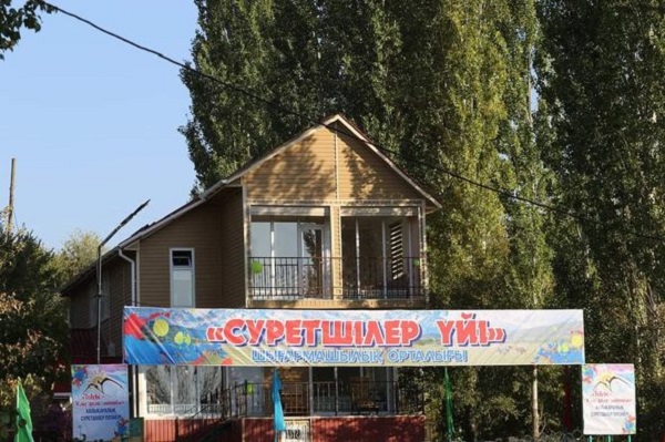 Tólebi aýdanynda «Sýretshiler úii» ashyldy