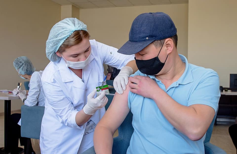 Shymkent turǵyndarynyń 100 paiyzy kovidke qarsy ekpeniń I komponentin aldy