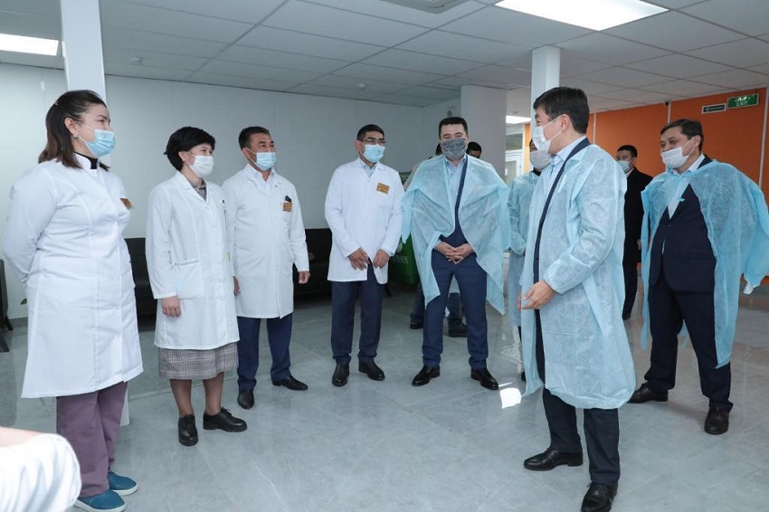 باۋىرجان بايبەك Nur Otan پارتيياسى مەديتسينا قىزمەتكەرلەرٸن دايارلاۋعا ارنالعان گرانتتاردى ارتتىرۋعا كٷش سالاتىنىن ايتتى