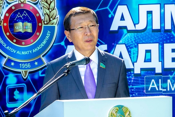 Senator Nurlan Ábdirov saltanatty sharaǵa qatysty