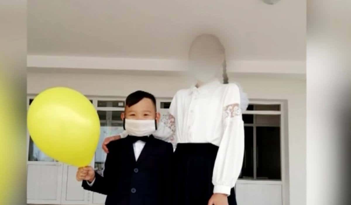 "Úiiniń kenjesi edi...". Almaty oblysynda mektep muǵalimi oqýshyny qaǵyp óltirdi