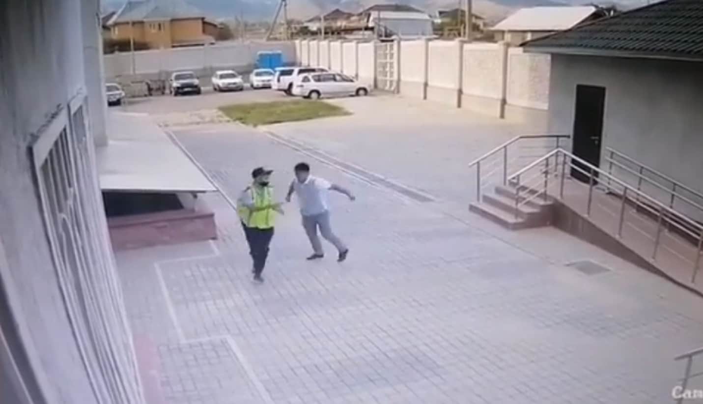 "Politseiler óz adamdaryn ózderi sabap júr". Almaty politsiiasy túsinik berdi