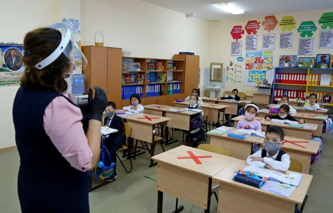 Sabaq kezinde oqýshylar betperde taǵyp otyrady - Almaty bilim basqarmasy
