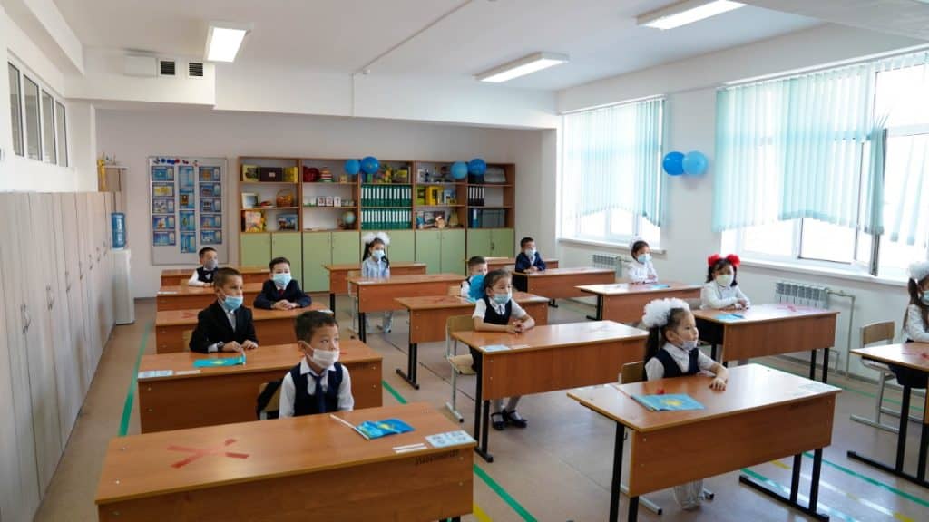 "Oqýshylarǵa 40 myń teńgeden beriledi". Ákimdik ótinishtiń sharttaryn jariia etti