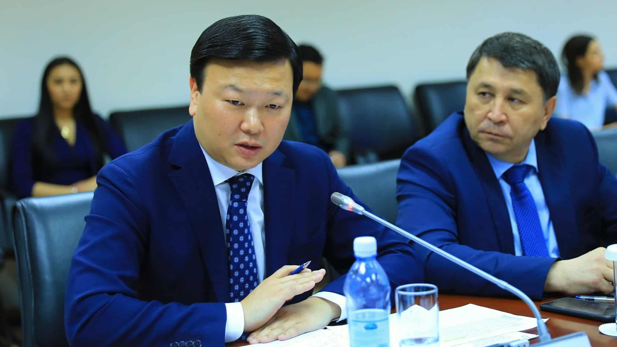 Pfizer vaktsinasy tek júkti áielder men balalarǵa salynady - ministr Tsoi
