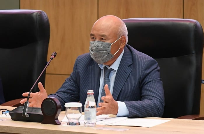 ٶمٸرزاق شٶكەەۆ سايلانعان اۋىل ەكٸمدەرٸنە كەڭەسٸن ايتتى