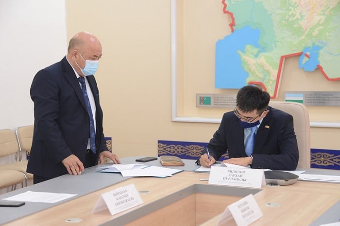 QazUPÝ men N.Nazarbaev ortalyǵy yntymaqtastyq týraly memorandýmǵa qol qoidy