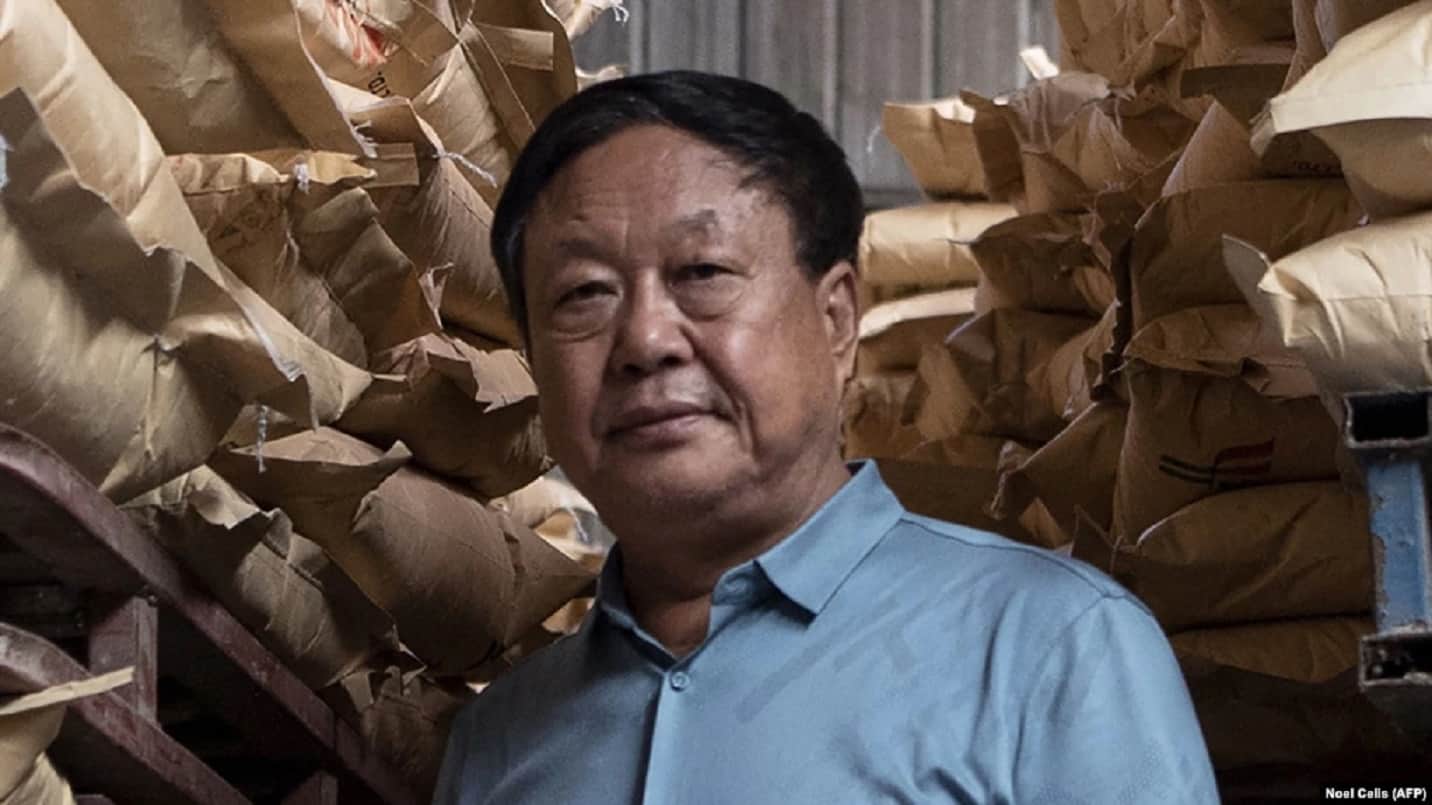 Qytai biligin ashyq synaǵan áigili milliarder 18 jylǵa sottaldy