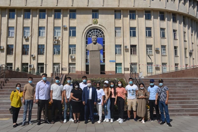 ҚазҰПУ-де вакцинация алған студенттер арасында ұтыс ойыны ұйымдастырылды