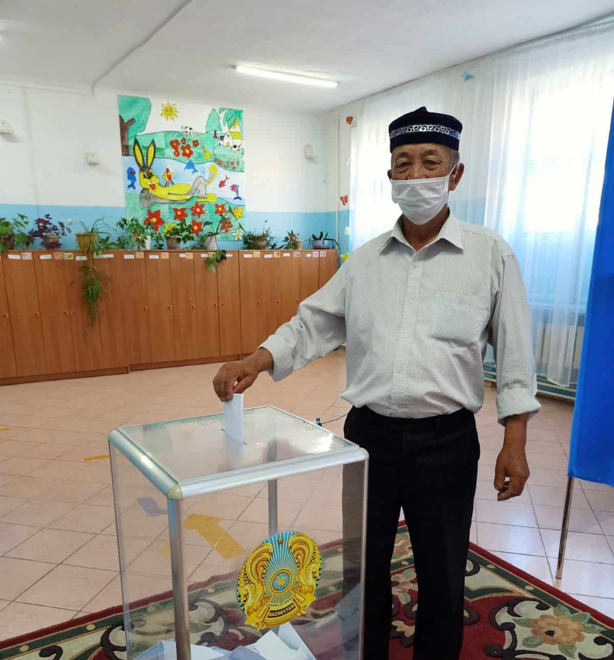 "Rýdnichnyi aýylynda alǵashqy daýys berýshi tirkeldi"