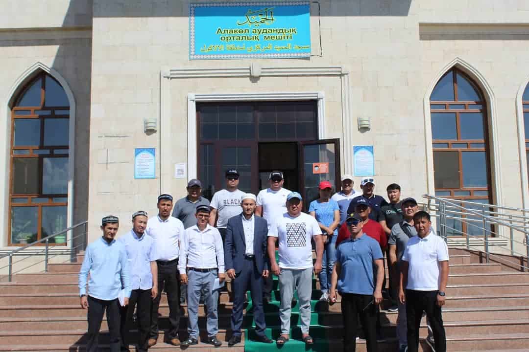 Qurban ait kúni Alakóldik 50 otbasyǵa kómek kórsetildi