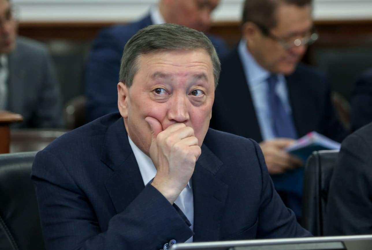 "Tsoi, Súleimenov, Smaiylov...". Sarapshy Omarovtyń sońynan ketýge tiis basshylardyń atyn aitty