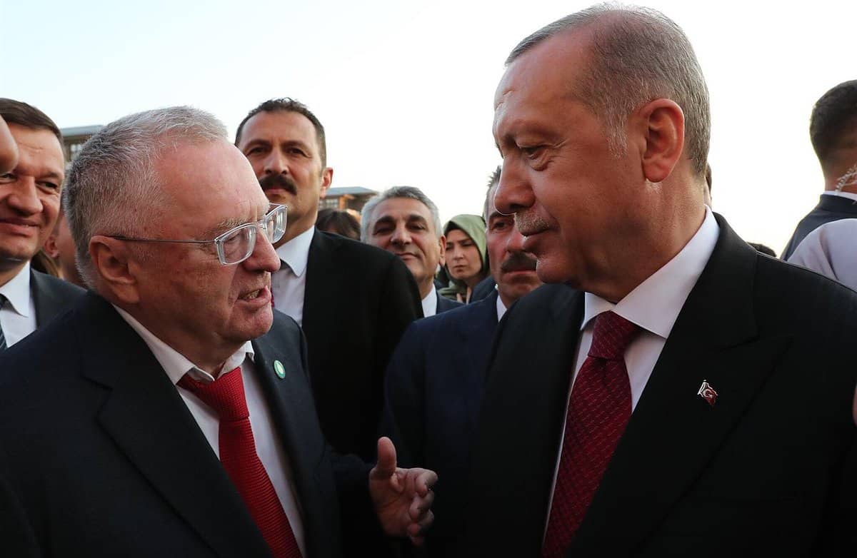 "Kerek bolsa, kúrdterdi dúr kóteremiz". Jirinovskii Erdoǵanǵa eskertý jasady