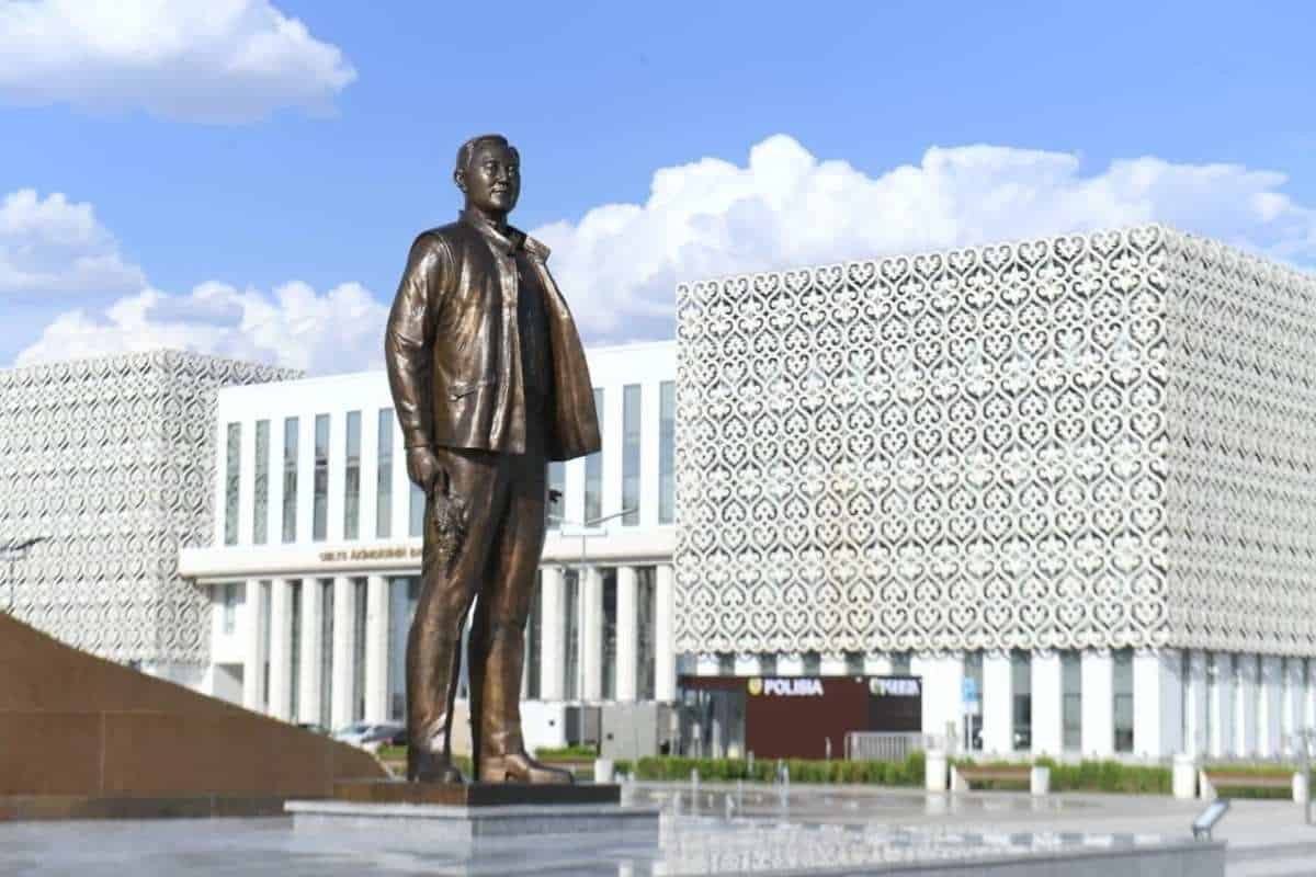 Túrkistanda da Nazarbaevqa eskertkish ornatyldy