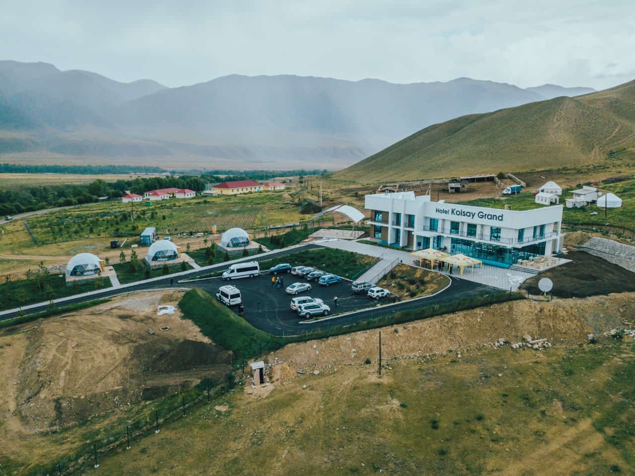 Almaty oblysynda Kolsay Grand eko qonaq úii ashyldy (foto)