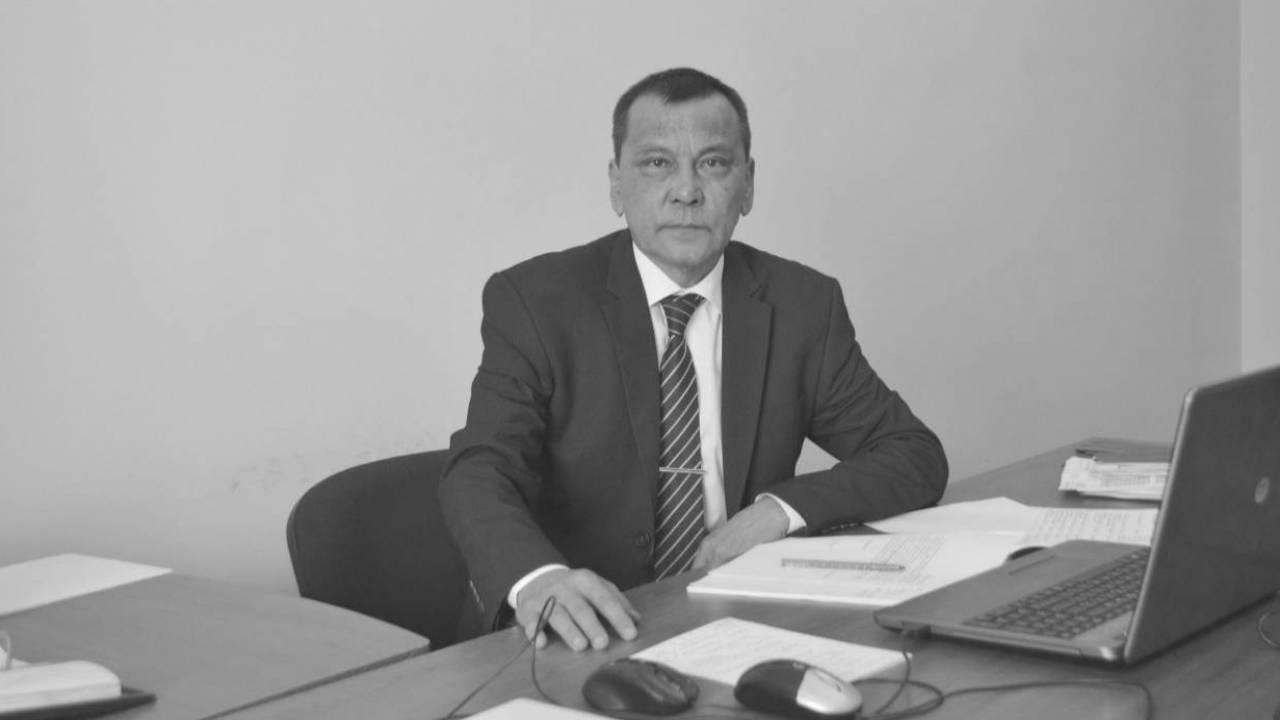 Qostanai oblysynda bilim bóliminiń bastyǵy asylyp óldi