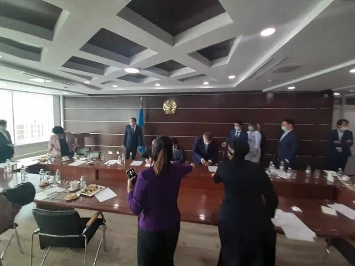 بارلىق ٶڭٸردە مەكتەپ ديرەكتورلارى جاپپاي اۋىستىرىلادى