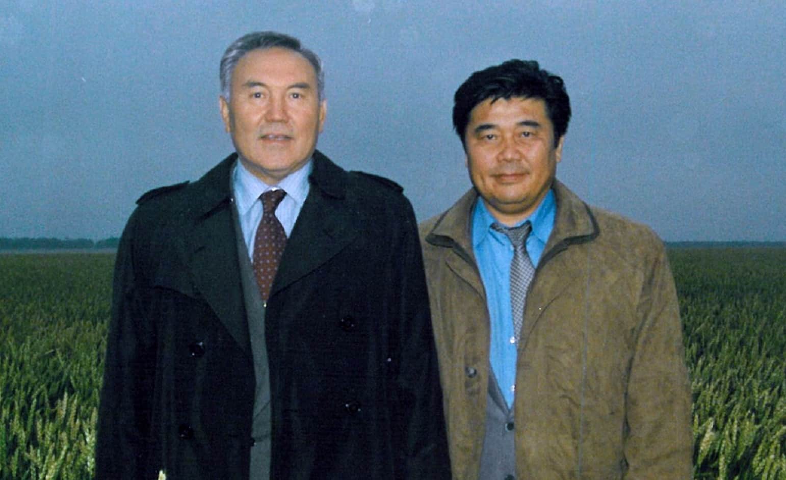 Ákejan Qajygeldin kim?