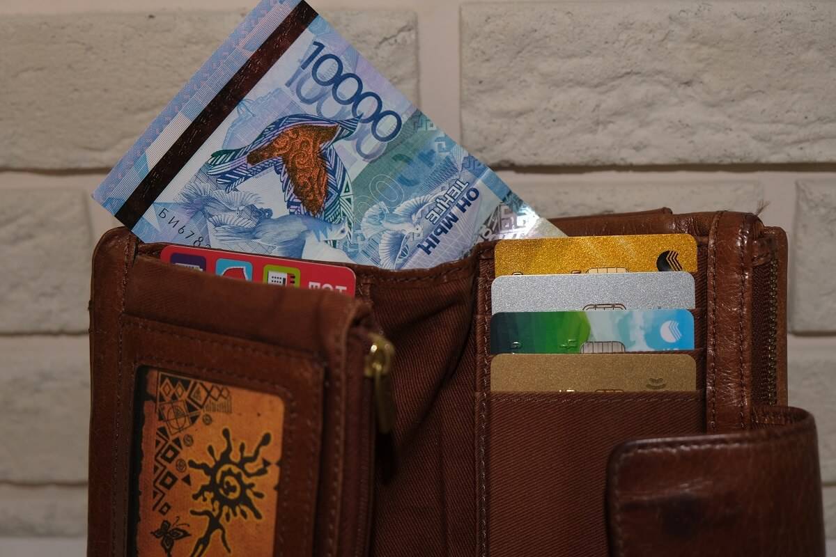 300 myń teńge keshiriledi. Eńbekmin kredittik amnistiiany uzartýdy usyndy