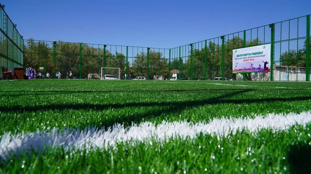 Depýtat aýylǵa fýtbol alańyn salyp berdi
