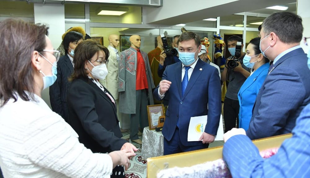 Áitenov qaladaǵy pedagogikalyq ýniversitettiń jumysymen tanysty