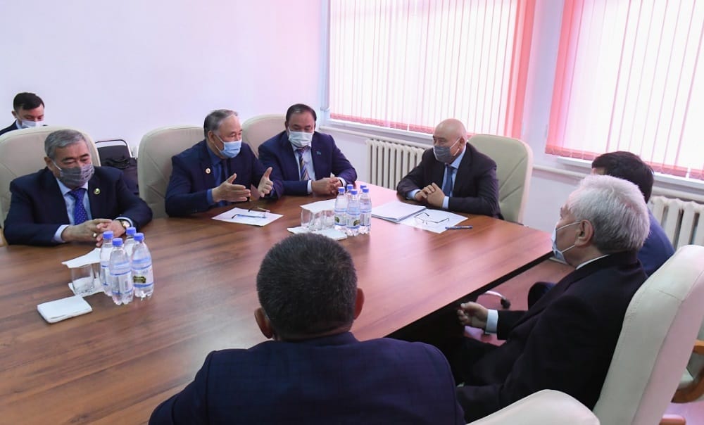 شٶكەەۆ اقساقالداردىڭ بازىناسىنا قۇلاق تٷردٸ