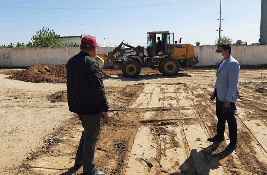 تٷركٸستان وبلىسىندا دەپۋتاتتار اۋىلدىڭ كٶشەسٸن جٶندەپ, مٷمكٸندٸگٸ شەكتەۋلٸ جاننىڭ ٷيٸنە گاز تارتىپ بەردٸ