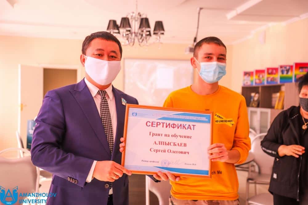«Үміт» балалар үйінің үздік тәрбиеленушісі ШҚУ гранты және Абай атындағы шәкіртақы табысталды