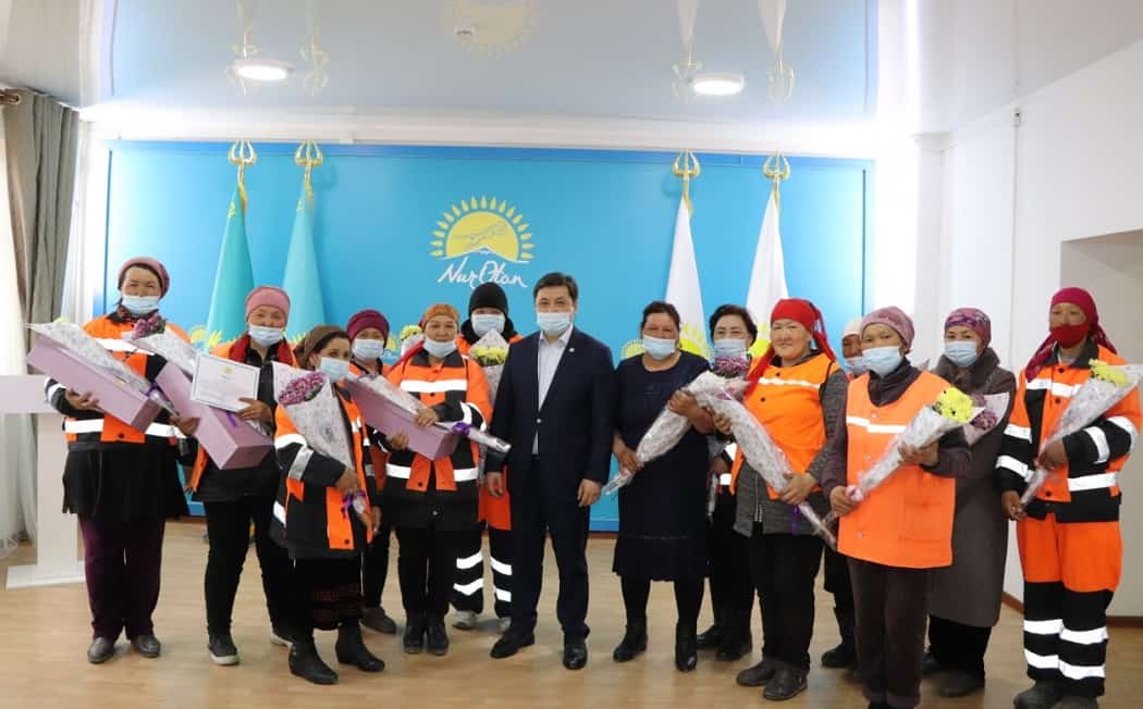 «Nur Otan» پارتيياسى تٷركٸستاننىڭ تازالىعىنا جاۋاپتى كٶپبالالى انالارعا قۇرمەت كٶرسەتتٸ
