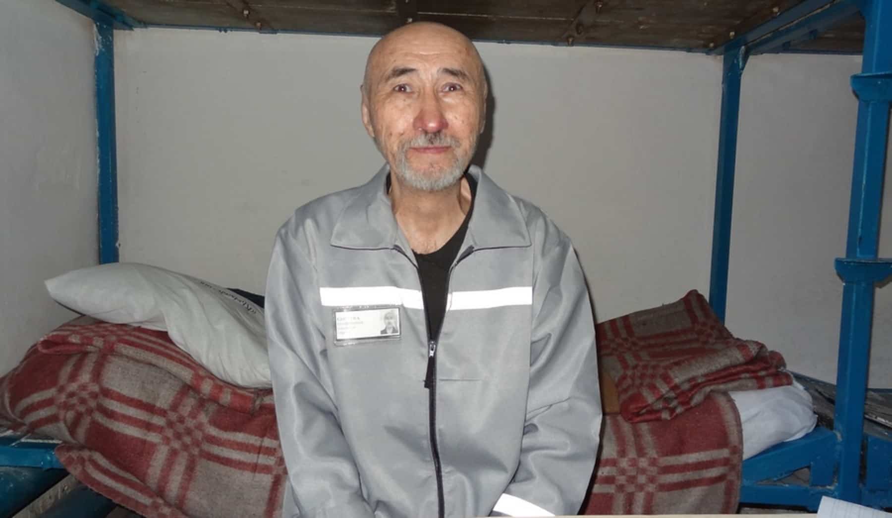 "ەكٸ قولى كٶتەرٸلمەيدٸ". ارون اتابەككە اراشا سۇراعان زييالىلار توقاەۆقا حات جازدى