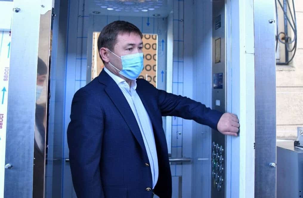 Áitenov qulaǵaly turǵan 5 emhananyń máselesi qalai sheshiletinin aitty