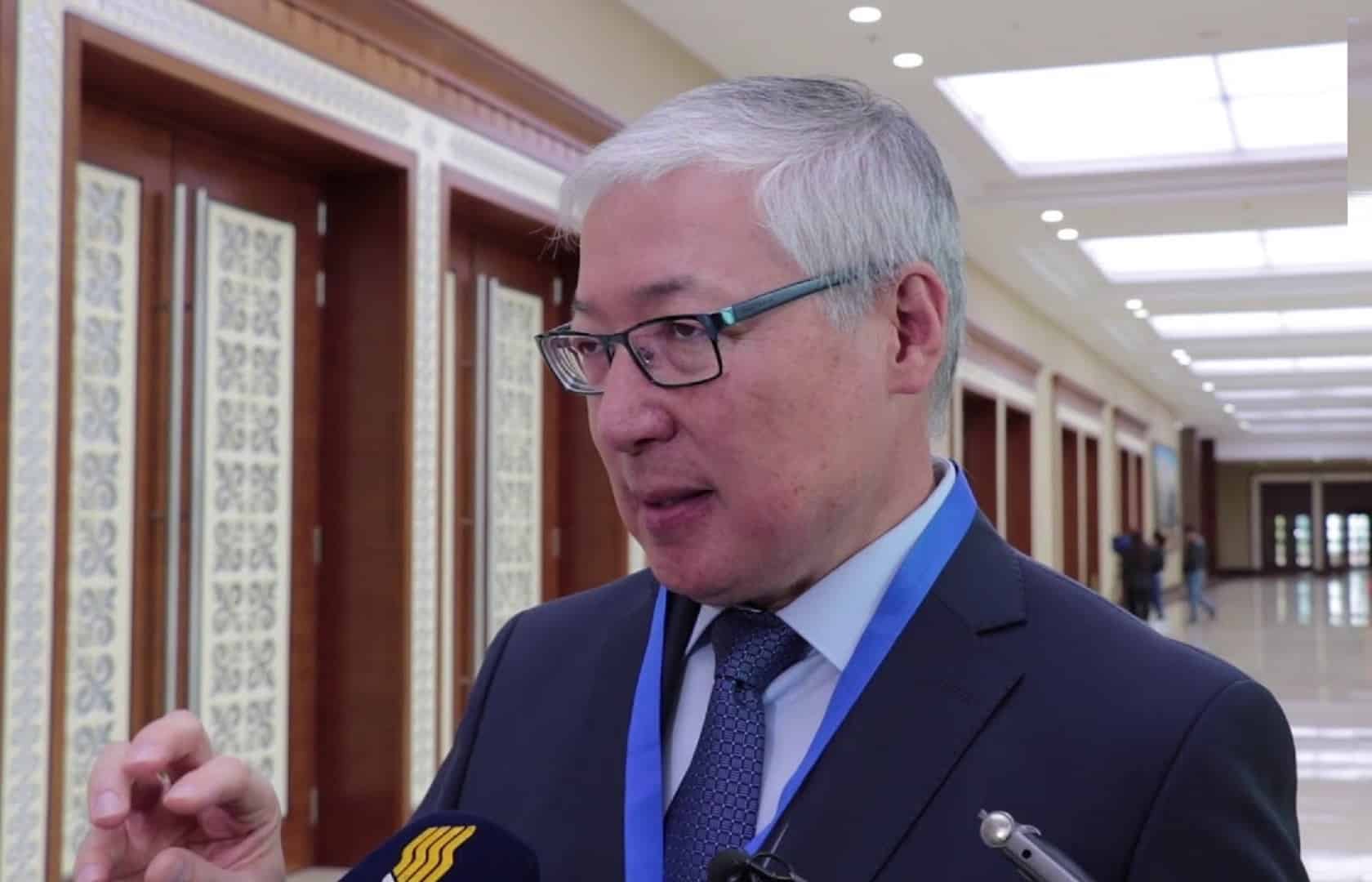 Barlyǵy tek qazaq tilinde jazylsyn!  - Májilis depýtaty talap qoidy