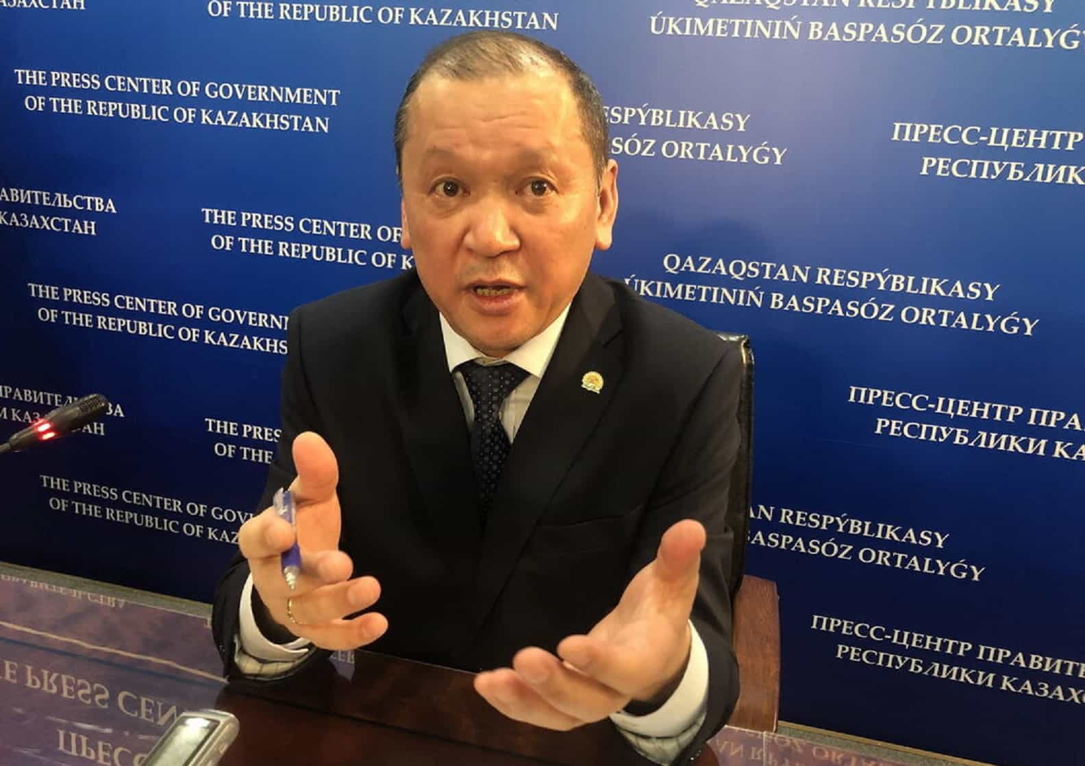 Úkimette aýys-túiis. Toqaev Eńbek ministrin ornynan aldy