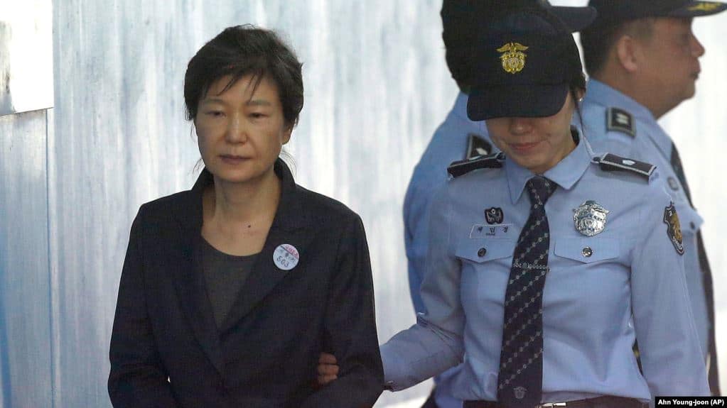 Ońtústik Koreianyń burynǵy prezidenti 22 jylǵa sottaldy