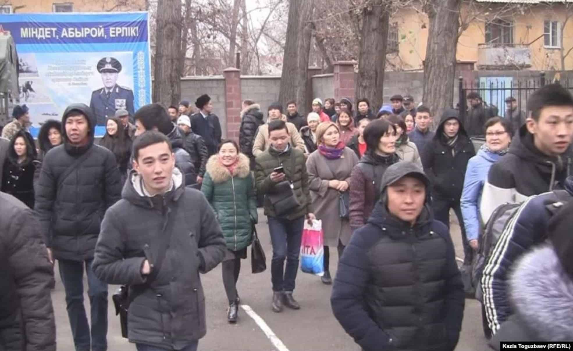 Júie ózgermesin sezgen jastar elden ketip jatyr  - qazaq jazýshysy