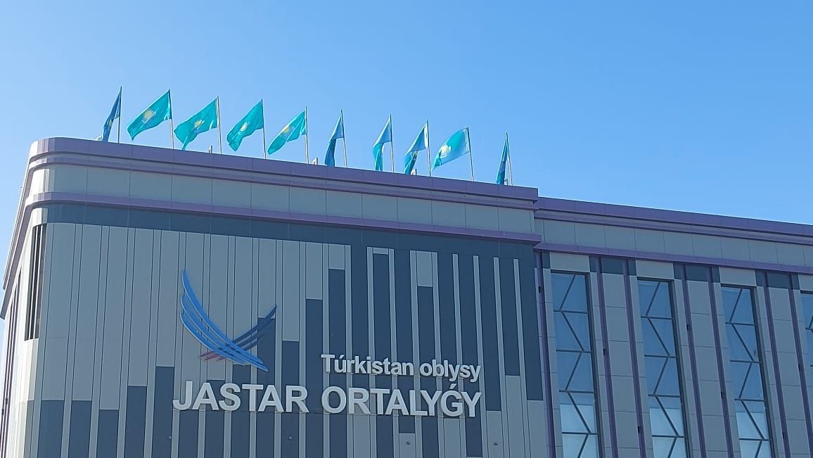 Túrkistan: Táýelsizdik kúnine orai «Meniń týym – Meniń elim» patriottyq aktsiiasy ótti