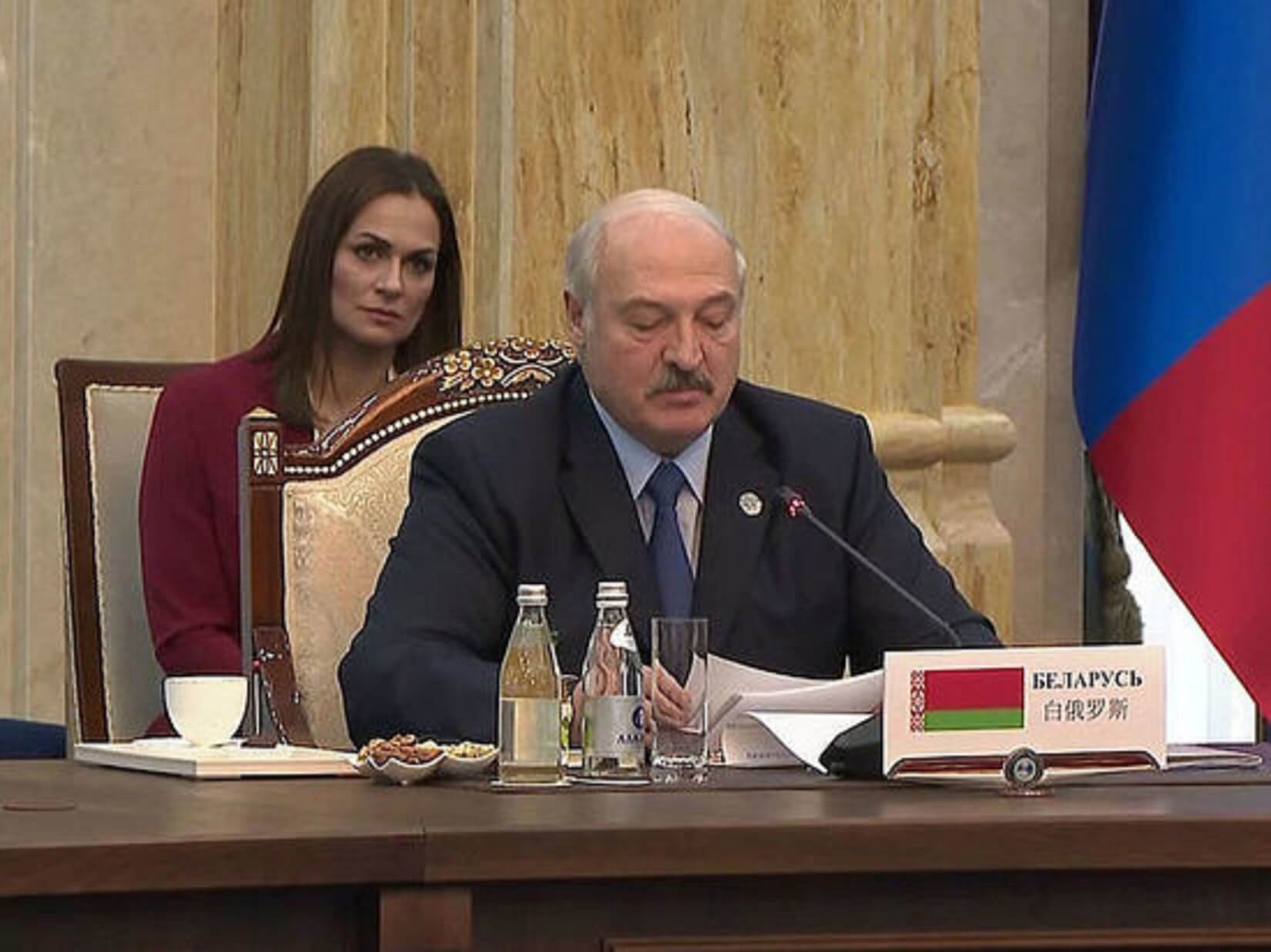 كوروناۆيرۋس جۇقتىرعان لۋكاشەنكونىڭ تٶڭٸرەگٸ ارتى-ارتىنان سۇلاپ جاتىر