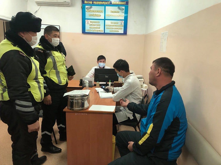 Шымкент полициейлері көлікті мас күйінде жүргізушілермен күресуде