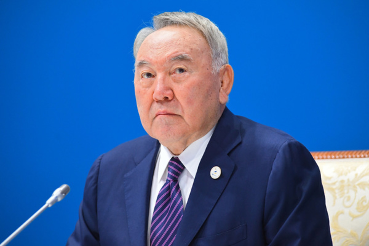 Nazarbaev «elde demokratiia joq» deitinderge naqty jaýap berdi