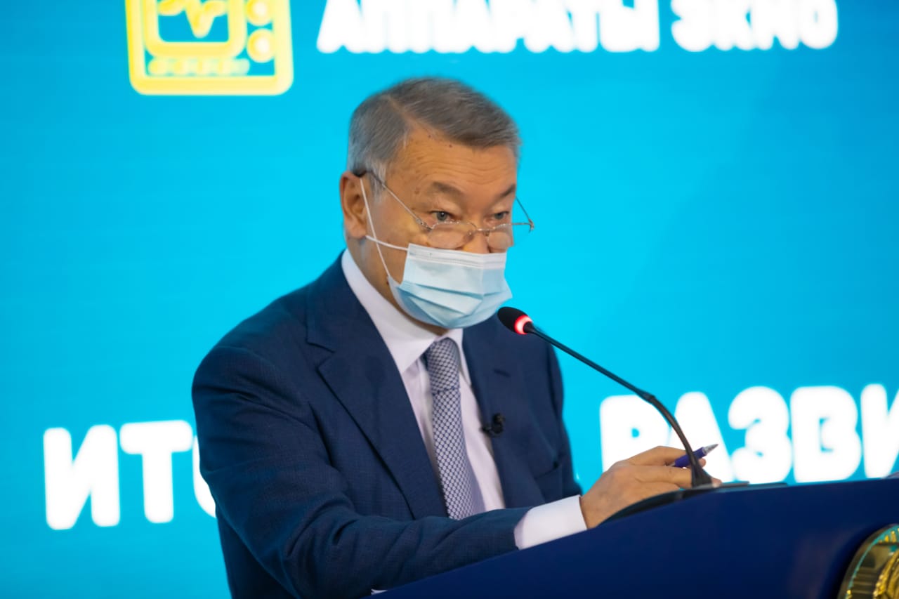 Даниал Ахметов: "Көпбалалы отбасылар үй кезегінде тұрмауы керек. Біз мұны жоямыз"
