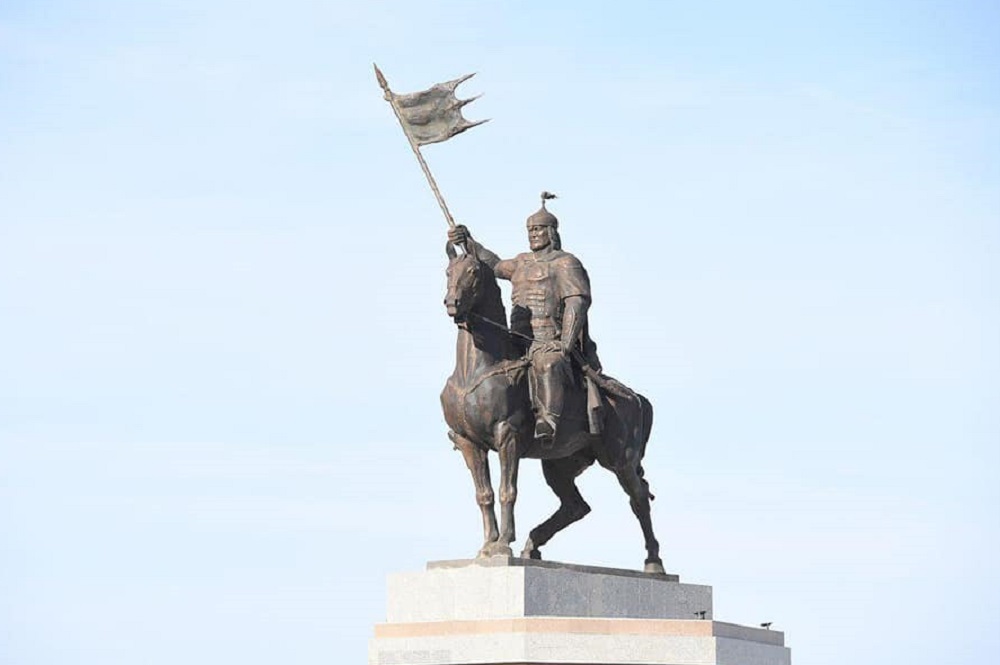 Bóribai batyrdyń eskertkishi el rýhyn kóterdi