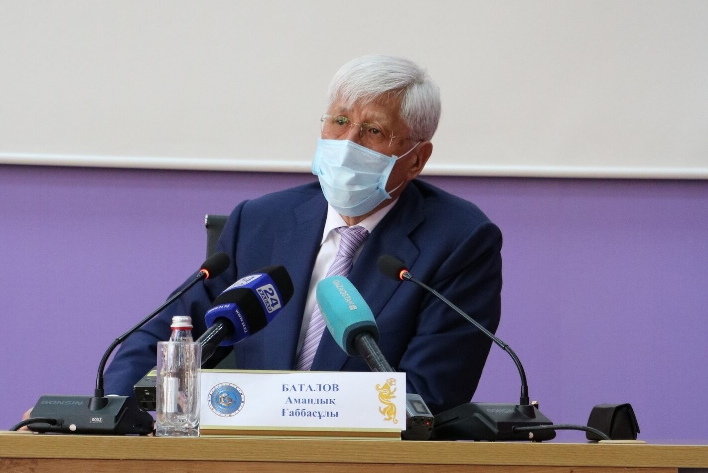 Batalov: "Bilim salasy? Dál qazir 32 mektep salynyp jatyr"